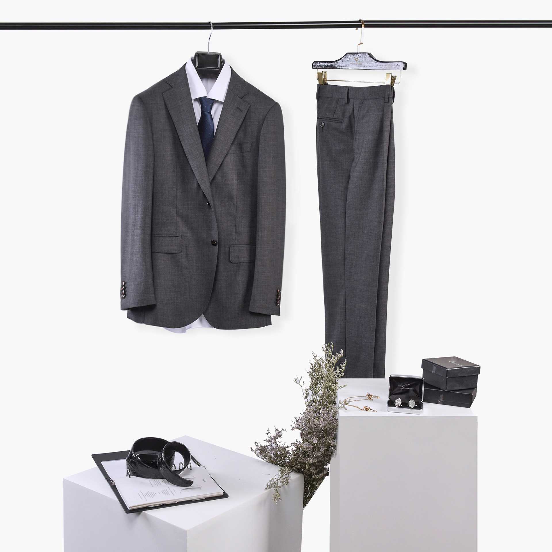 男士灰色西服